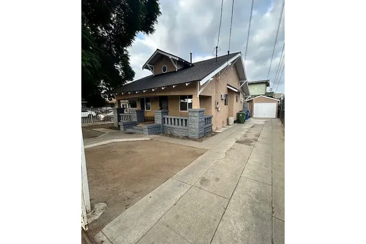 $1850 : Fresh 3bd 1ba @Huntington image 1