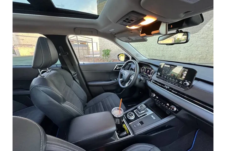 $35998 : 2023 Outlander PHEV SE image 10