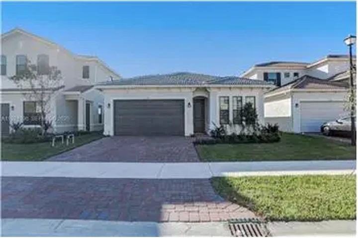 $4500 : Rental property with 3 bedro image 10