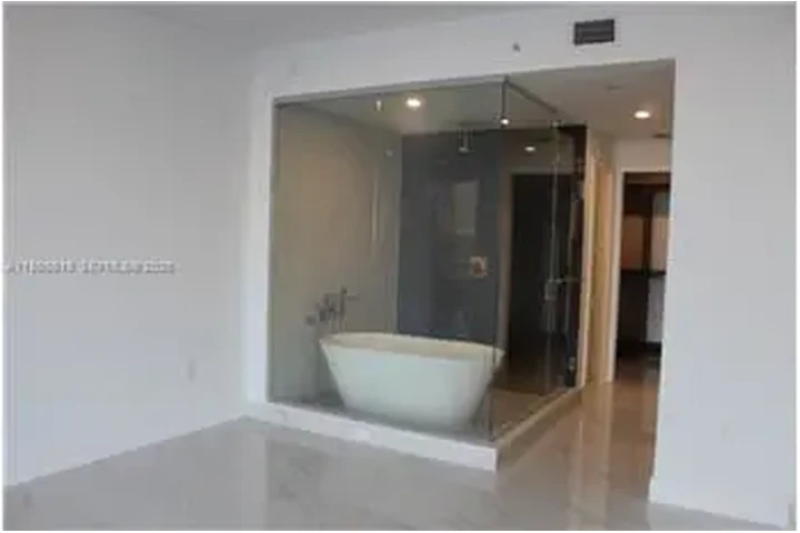 $10200 : Rental property with 3 bedro image 9