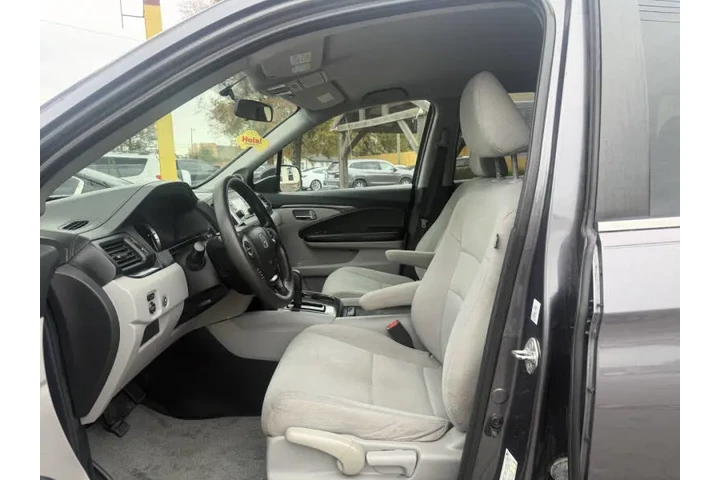 2016 Pilot LX image 10