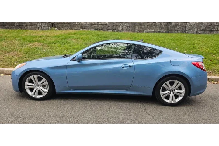 $4295 : 2010 Genesis Coupe 2.0T Premi image 6