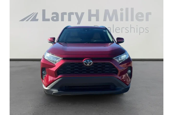 Toyota RAV4 2021 XLE 4dr SUV image 8