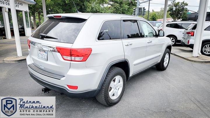 2012 Grand Cherokee Laredo 4WD image 4