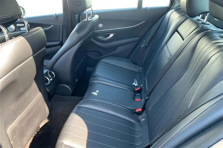 $19995 : Used 2017 E-Class E 300 Luxur image 10