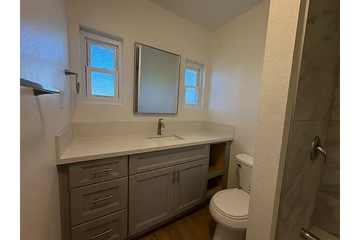 $800 : Remodeled kitchen and bathroom image 6