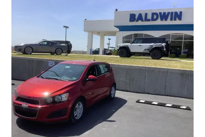 $6950 : Chevrolet Sonic 2015 LT Auto image 3