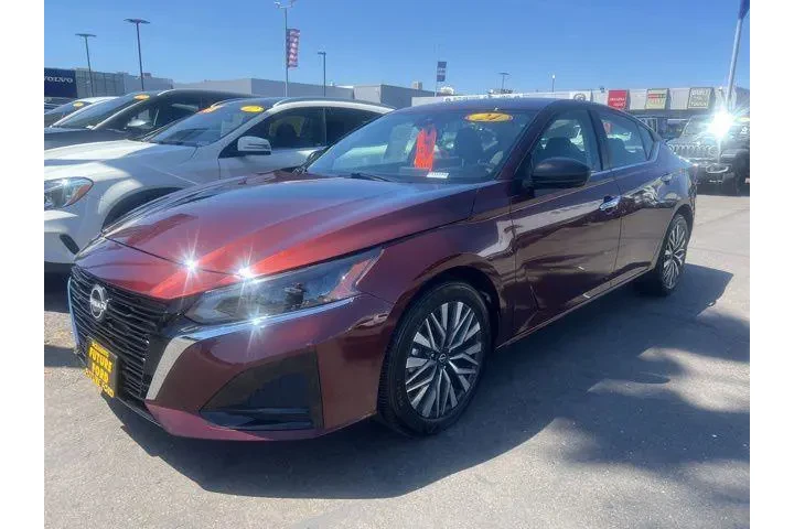 $21250 : Nissan Altima 2024 2.5 SV 4d image 1