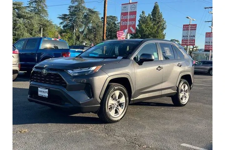 $26995 : Toyota RAV4 2023 XLE 4dr SUV image 2