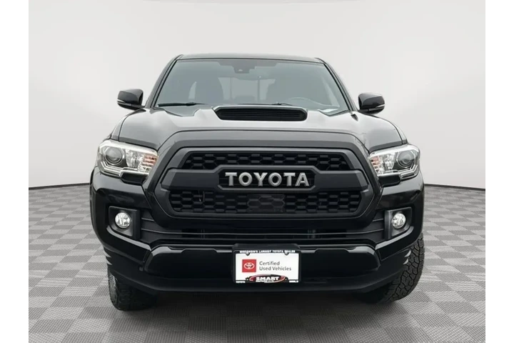 $31989 : Silver Certified 2019 Tacoma image 4