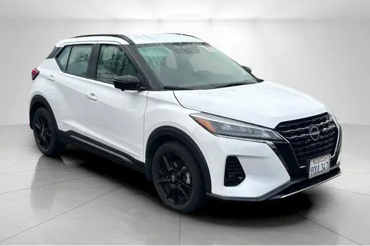 $19995 : Nissan Kicks 2023 SR 4dr Cro image 1