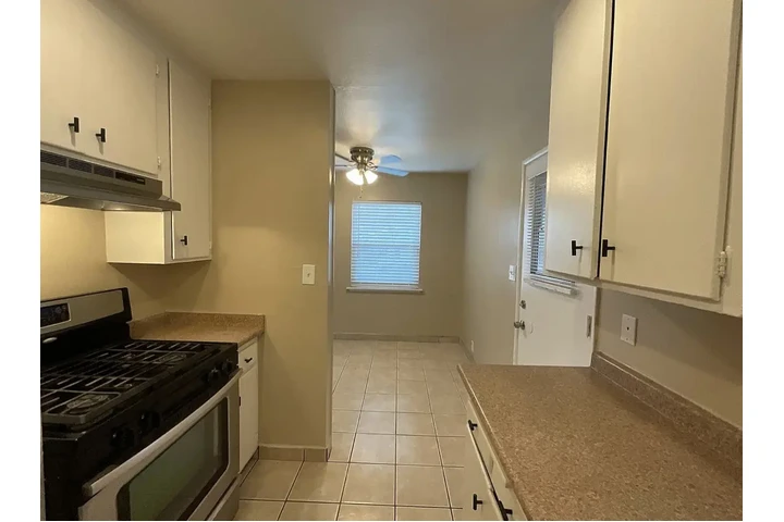 $950 : 3  dormitorios y dos image 2