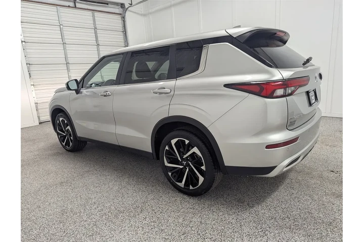 $25997 : Mitsubishi Outlander 2024 SE image 4