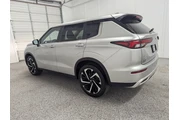 $25997 : Mitsubishi Outlander 2024 SE thumbnail