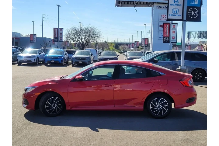 $19988 : Honda Civic 2017 LX 4dr Seda image 8
