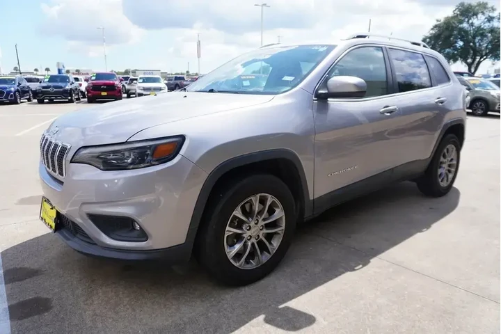 Jeep Cherokee 2019 4x4 Latit image 3