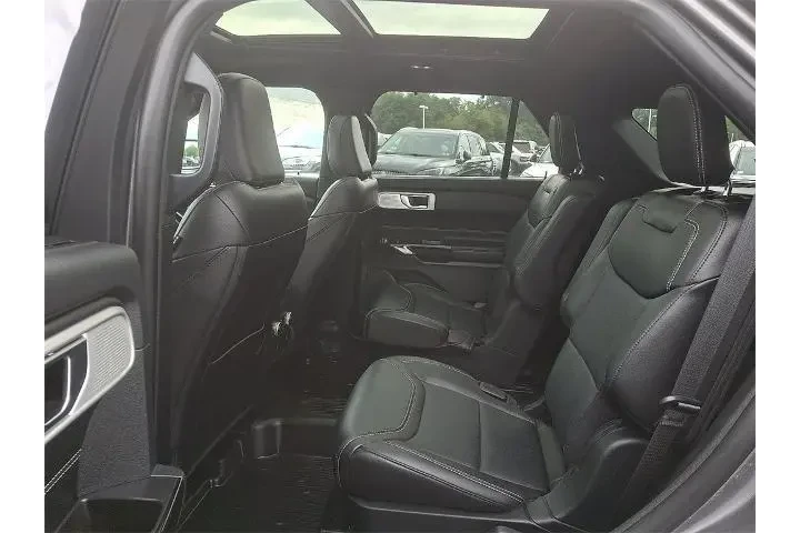 $35990 : Ford Explorer 2021 AWD ST 4d image 8