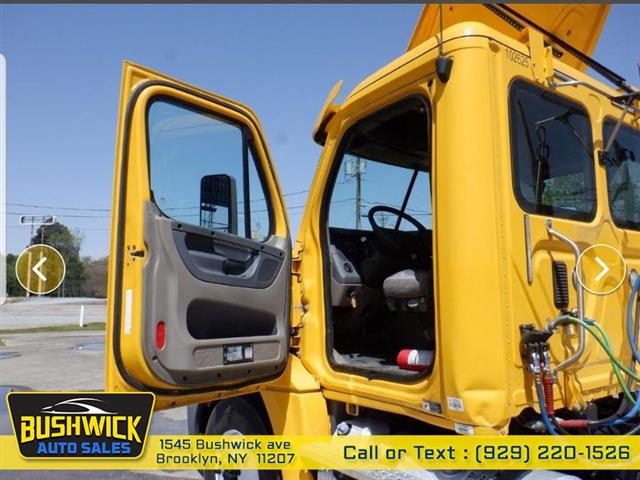 $24995 : Used 2015 CASCADIA Tractor Tr image 6