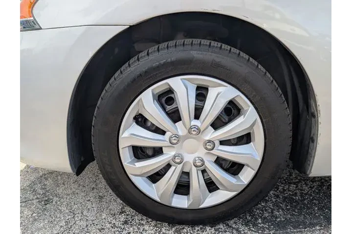 $5597 : Nissan Sentra 2013 S 4dr Sed image 6