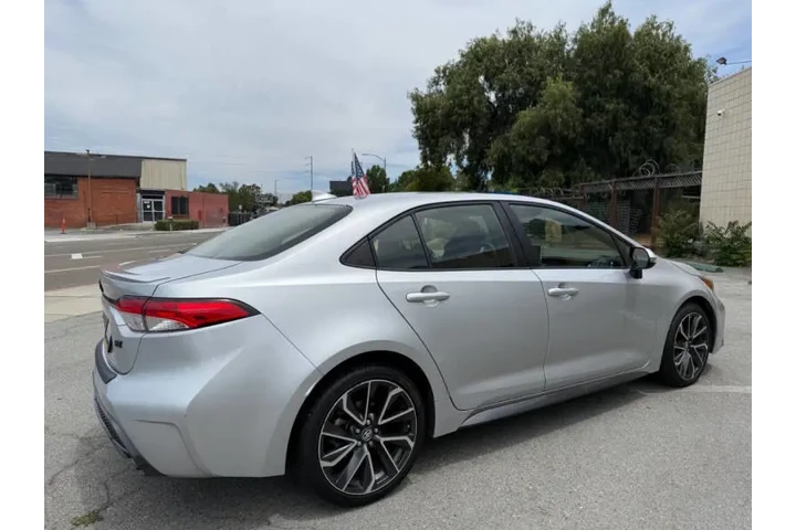 2021 Corolla SE image 6