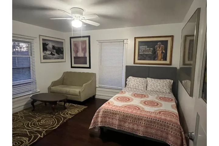 $700 : Room to Let image 1