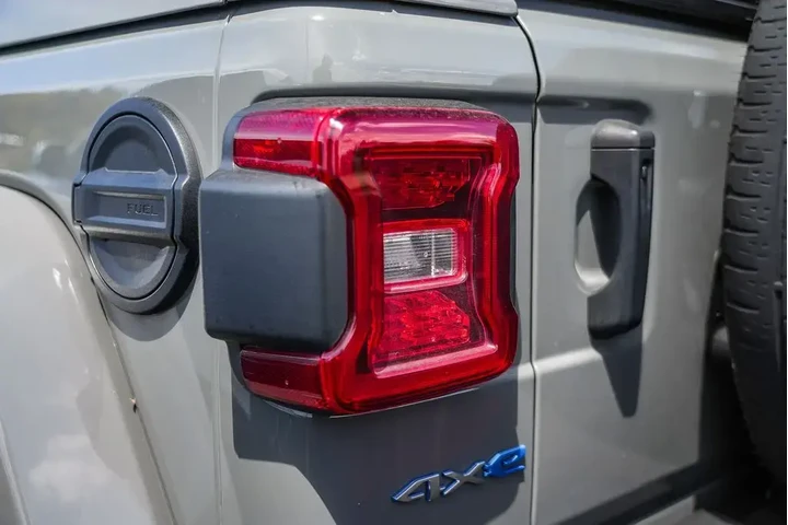 $28995 : Jeep Wrangler 2023 4x4 Sahar image 7