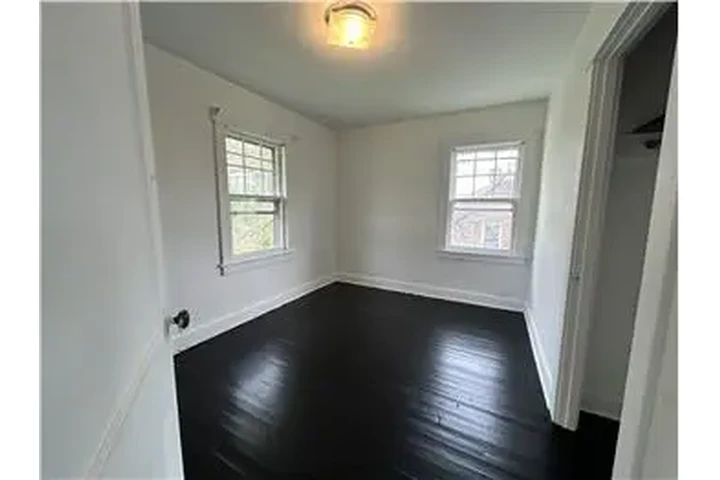$695 : Rental property with 3 bedro image 9
