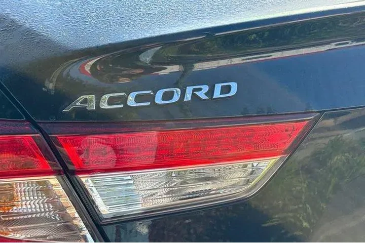 $21991 : Honda Accord 2019 LX 4dr Sed image 7