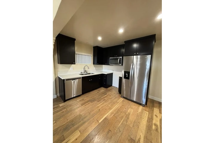 $1100 : ¡Se Renta hermoso apartamento! image 2