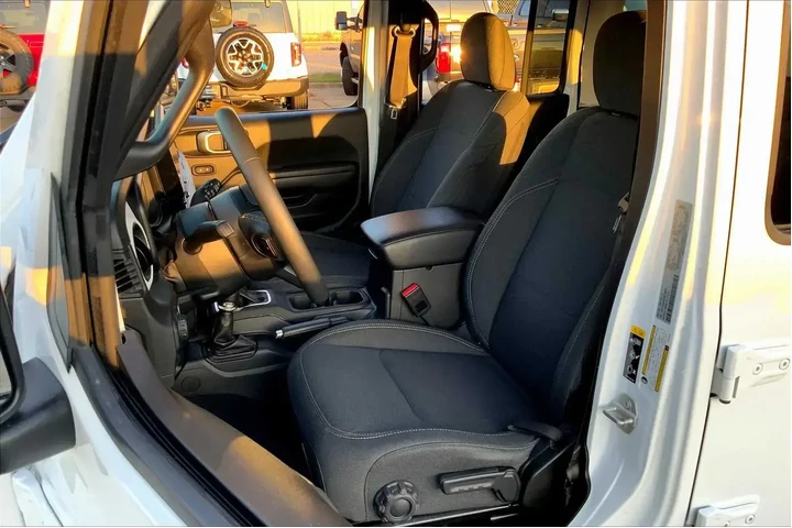 $31998 : Jeep Wrangler 2024 4x4 Sport image 7