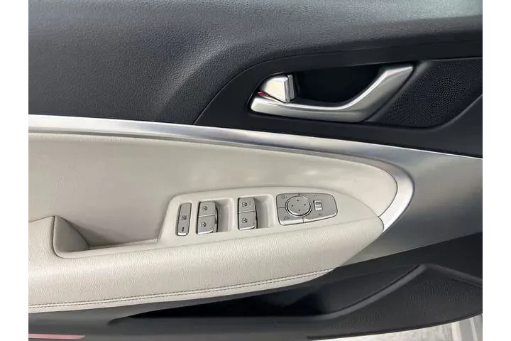 $28100 : Genesis G70 2024 2.5T Standa image 5