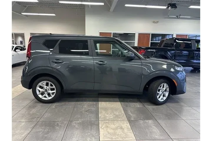 $15000 : Kia Soul 2022 LX 4dr Crossov image 9