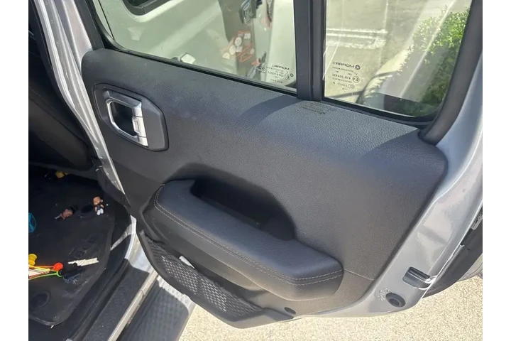 $29994 : Jeep Gladiator 2022 4x4 High image 9