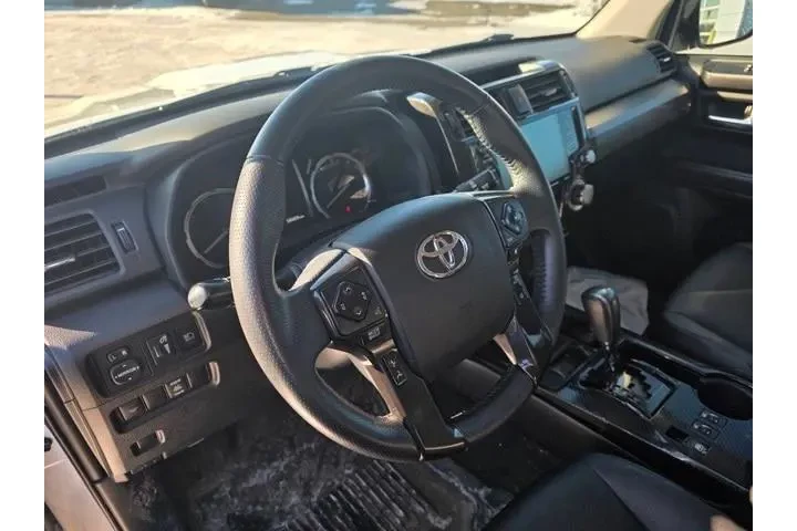 $39995 : Toyota 4Runner 2021 4x4 Vent image 10