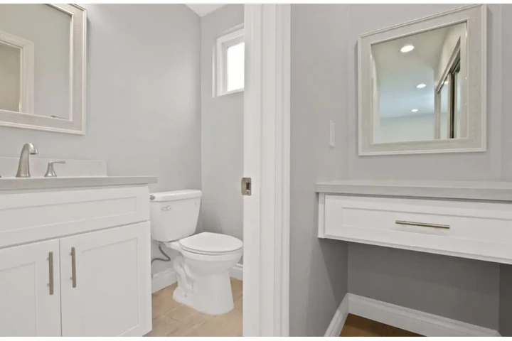 $1900 : Spacious 2 Bedrooms 2Bath Home image 8