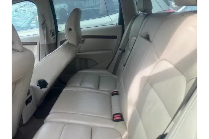 $8990 : 2011 XC70 3.2 image 8