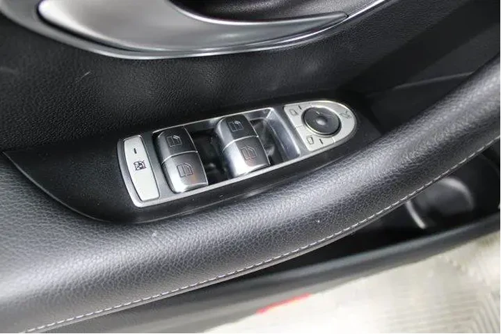 $39921 : Mercedes-Benz E-Class 2022 E image 6