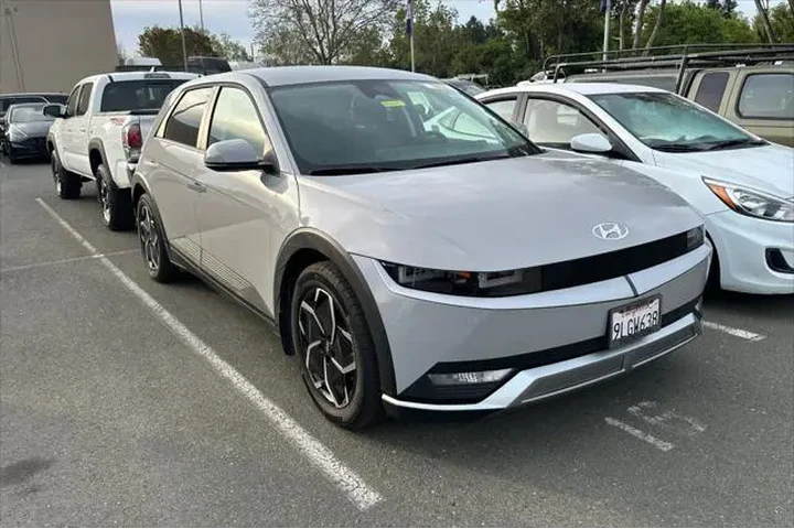 $23990 : Hyundai IONIQ 5 2024 SEL 4dr image 2