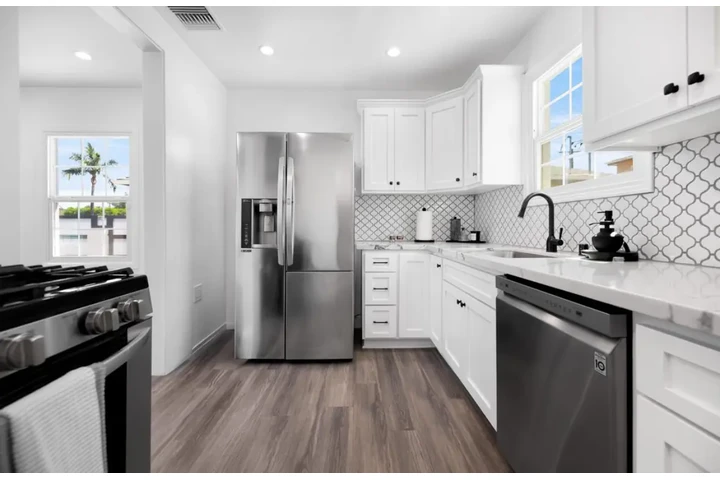 $2500 : 3Bed 2Bath House in South Gate image 4