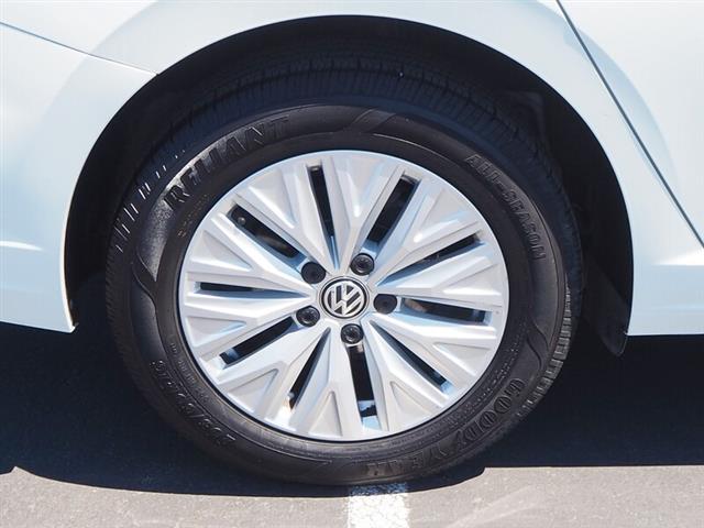 $13931 : Pre-Owned 2019 JETTA S image 10