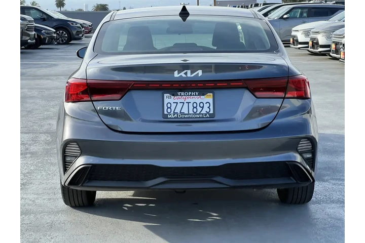 $17685 : Kia Forte 2022 FE 4dr Sedan image 6