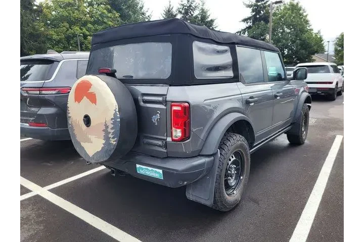 Jeep Wrangler 2023 4x4 High image 3