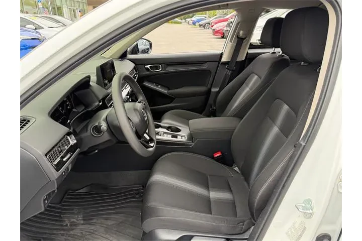 $20985 : Honda Civic 2024 LX 4dr Hatc image 7