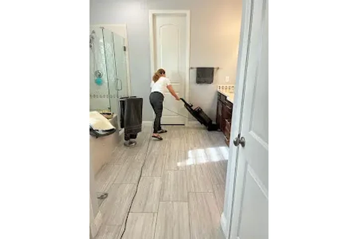 SERVICIO DE LIMPIEZA image 4