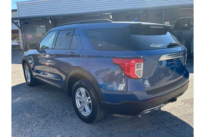 2020 Explorer XLT image 4