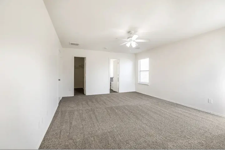 $1300 : Low income single family house image 3