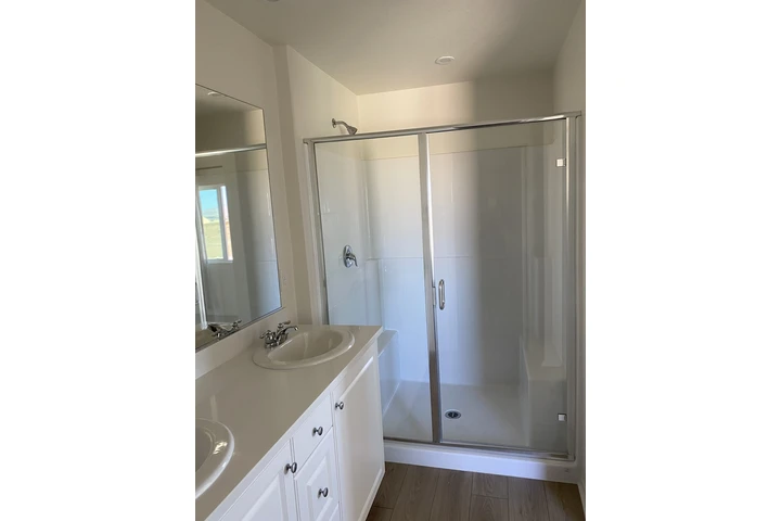 $1 : Master room de renta Adelanto image 3