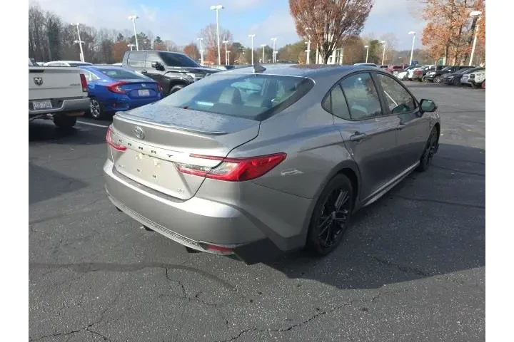 $27992 : Toyota Camry 2025 SE 4dr Sed image 8