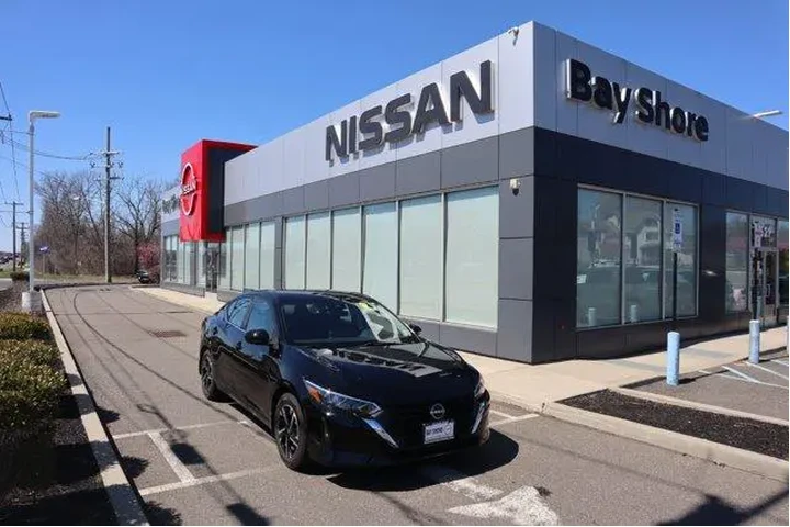 $18752 : Nissan Sentra 2025 SV 4dr Se image 1