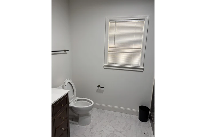 $900 : SE RENTA CUARTO EN UNA CASA image 6